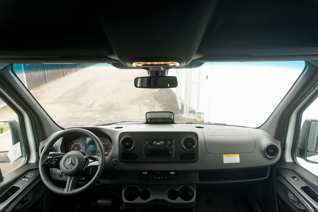 Used 2025 Mercedes-Benz Sprinter 2500 image 29