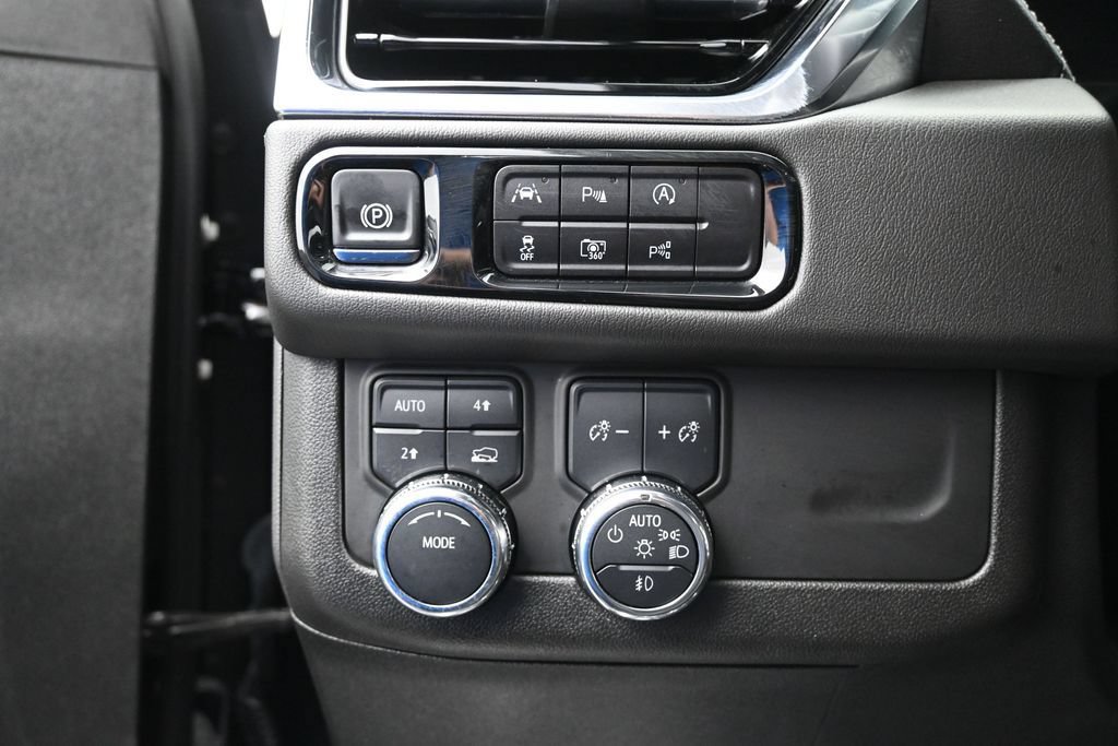 Used 2025 GMC Yukon Denali AWD/4WD image 17