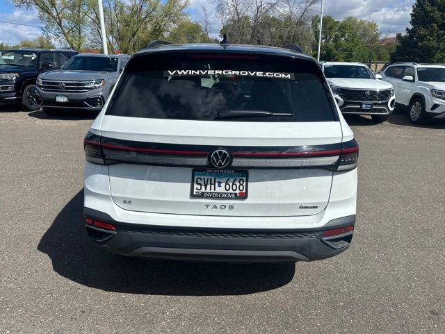 Used 2025 Volkswagen Taos SE AWD/4WD image 4