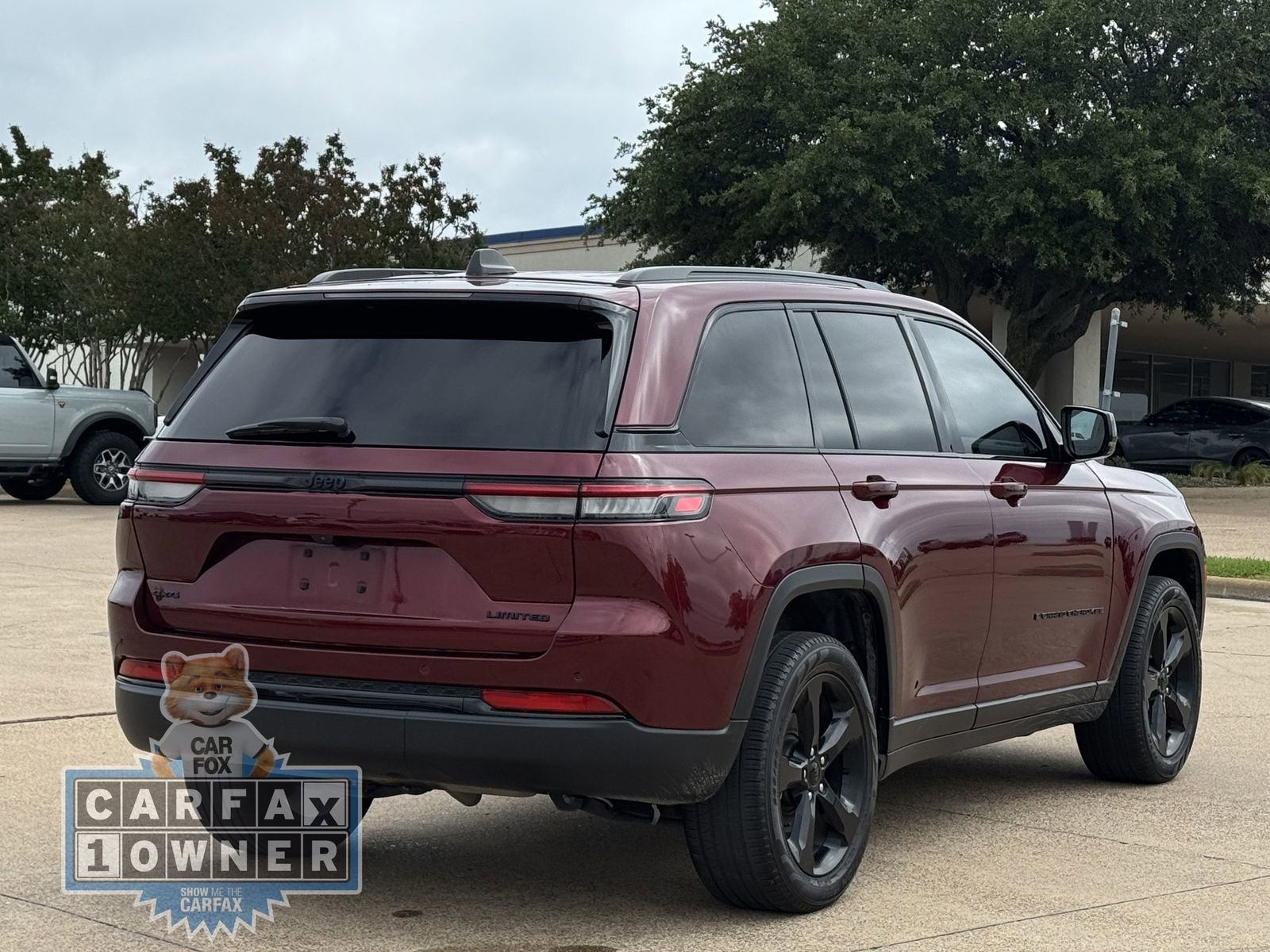 Used 2023 Jeep Grand Cherokee Limited w/ Black Appearance Package AWD/4WD image 4