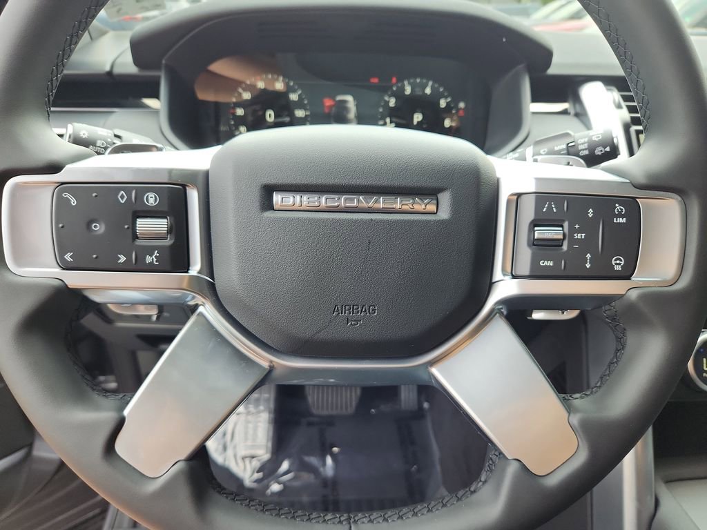 Used 2025 Land Rover Discovery S AWD/4WD image 18