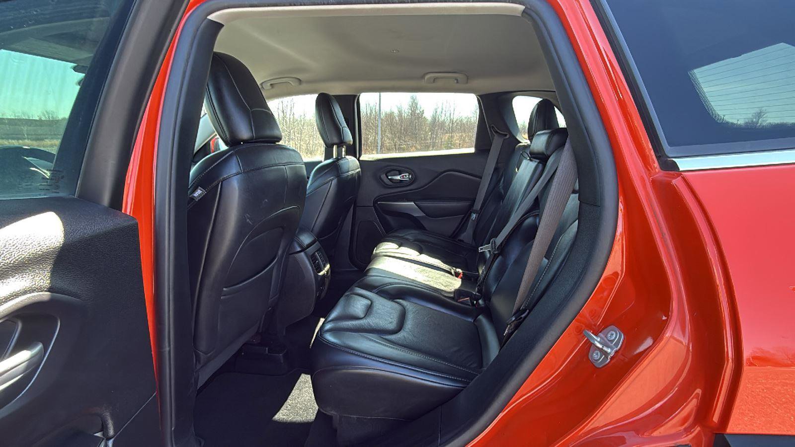 Used 2021 Jeep Cherokee Latitude Lux w/ Comfort/Convenience Group image 23