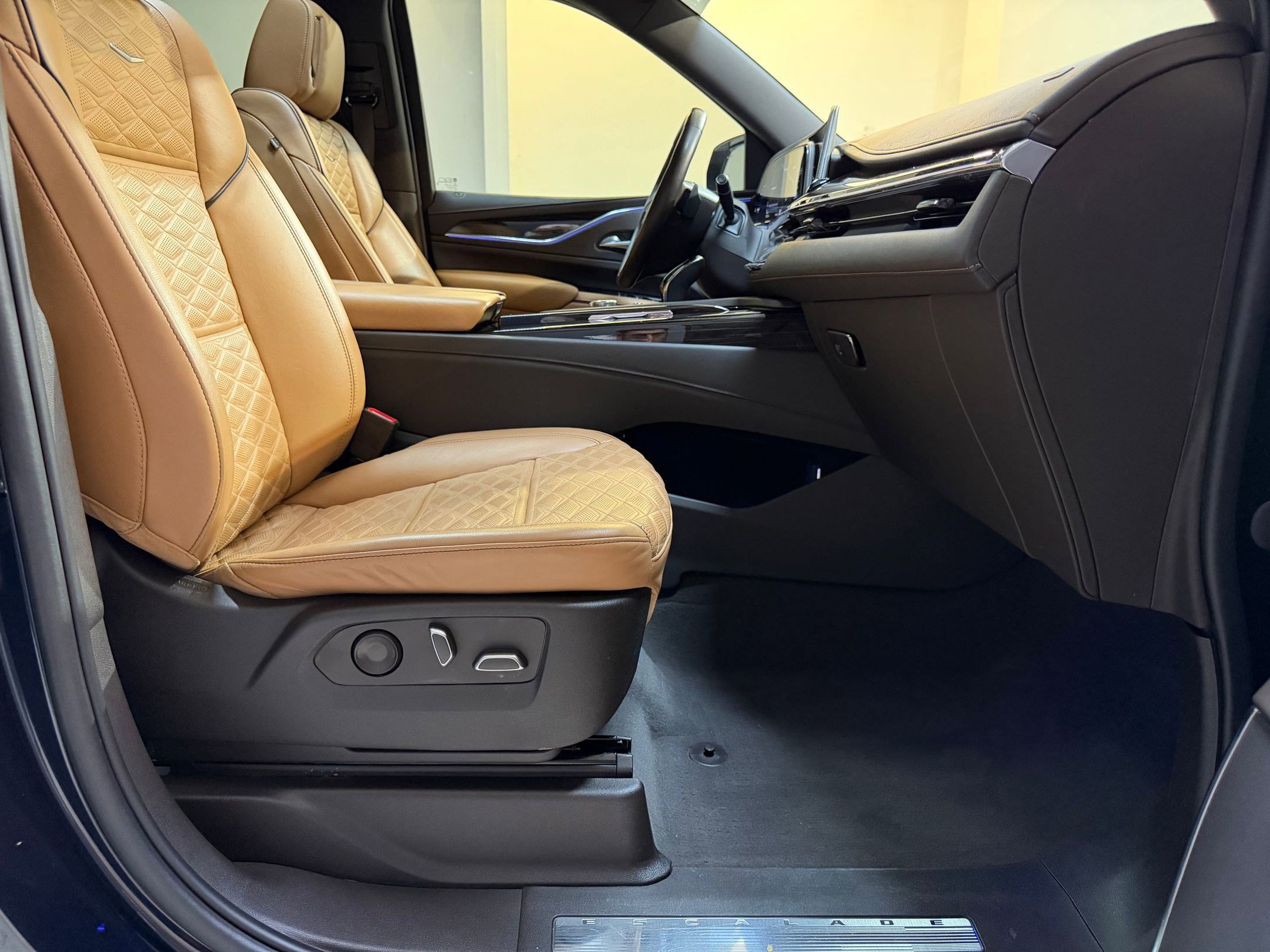 Certified 2023 Cadillac Escalade ESV Premium Luxury image 56