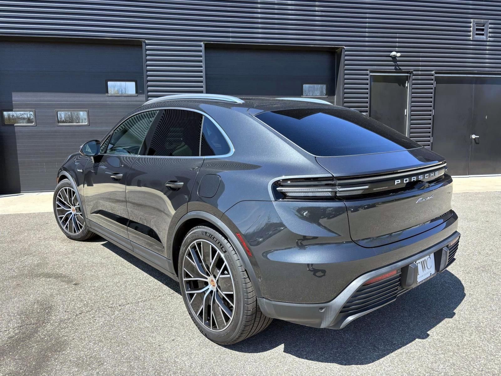 Certified 2025 Porsche Macan 4 Electric AWD/4WD image 8