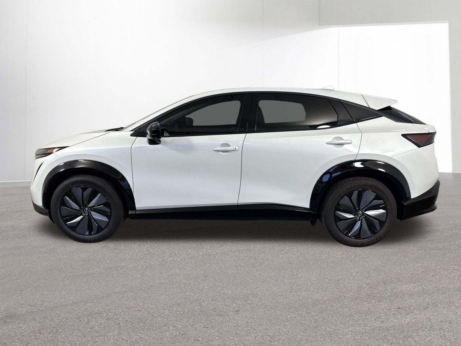 New 2025 Nissan Ariya AWD image 30
