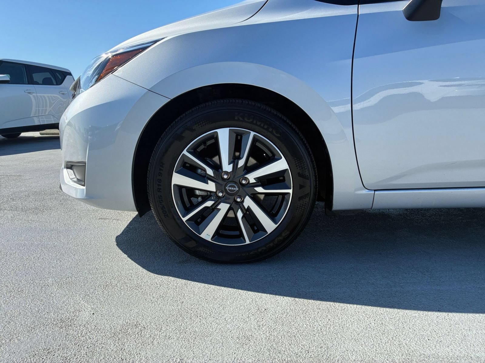 Used 2025 Nissan Versa SV FWD image 28