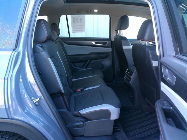 Used 2024 Volkswagen Atlas Peak Edition SEL AWD/4WD image 33