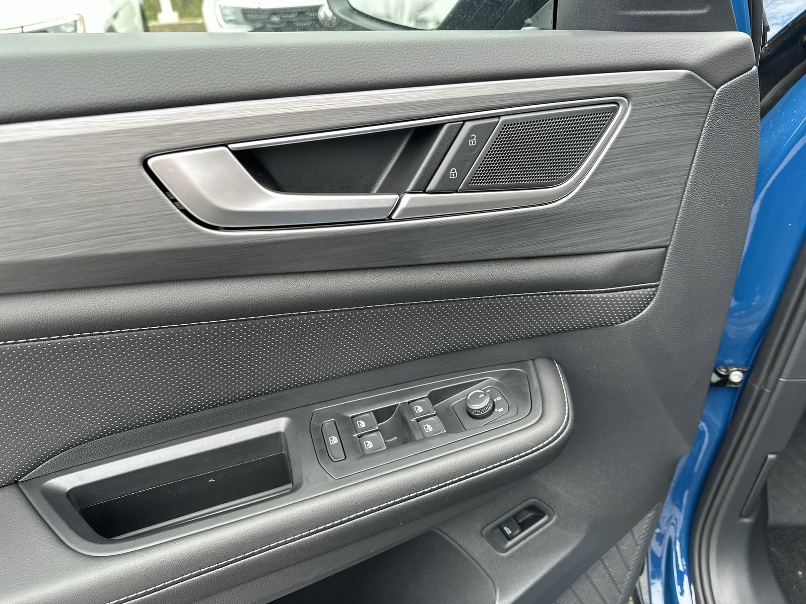 New 2025 Volkswagen Atlas Cross Sport SE image 15