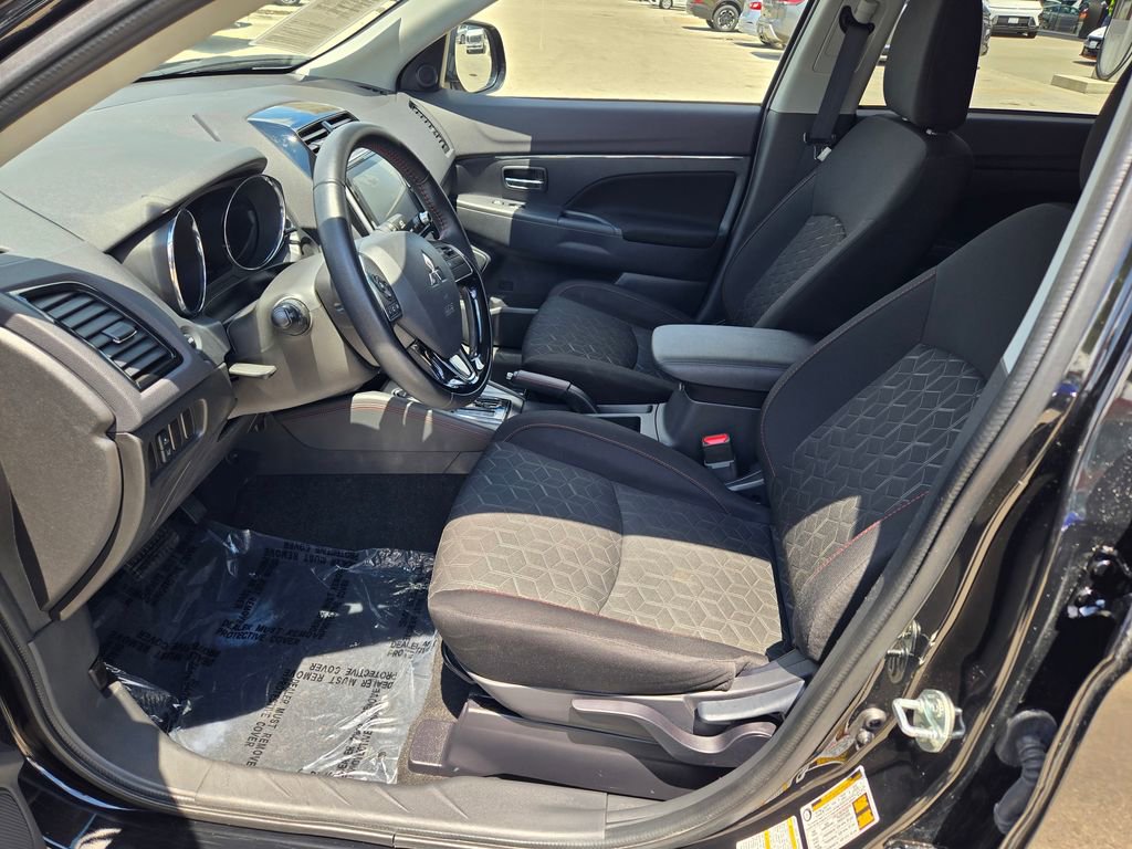 Used 2025 Mitsubishi Outlander Sport AWD image 28