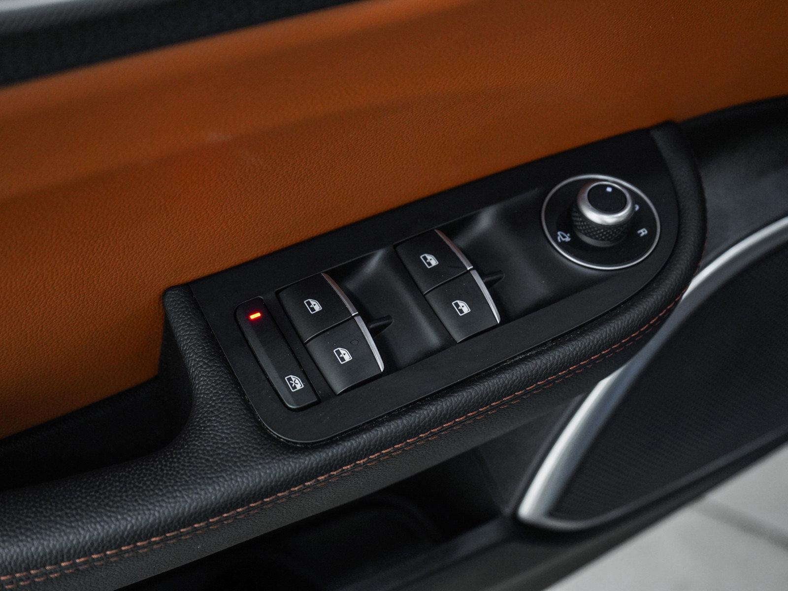 Used 2018 Alfa Romeo Giulia AWD image 18