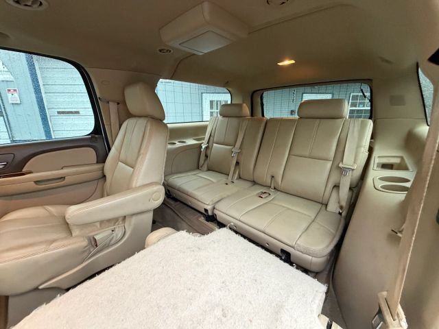 Used 2012 Chevrolet Suburban LT w/ Luxury Package AWD/4WD image 12