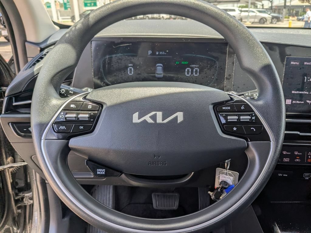 Used 2025 Kia Niro LX FWD image 16
