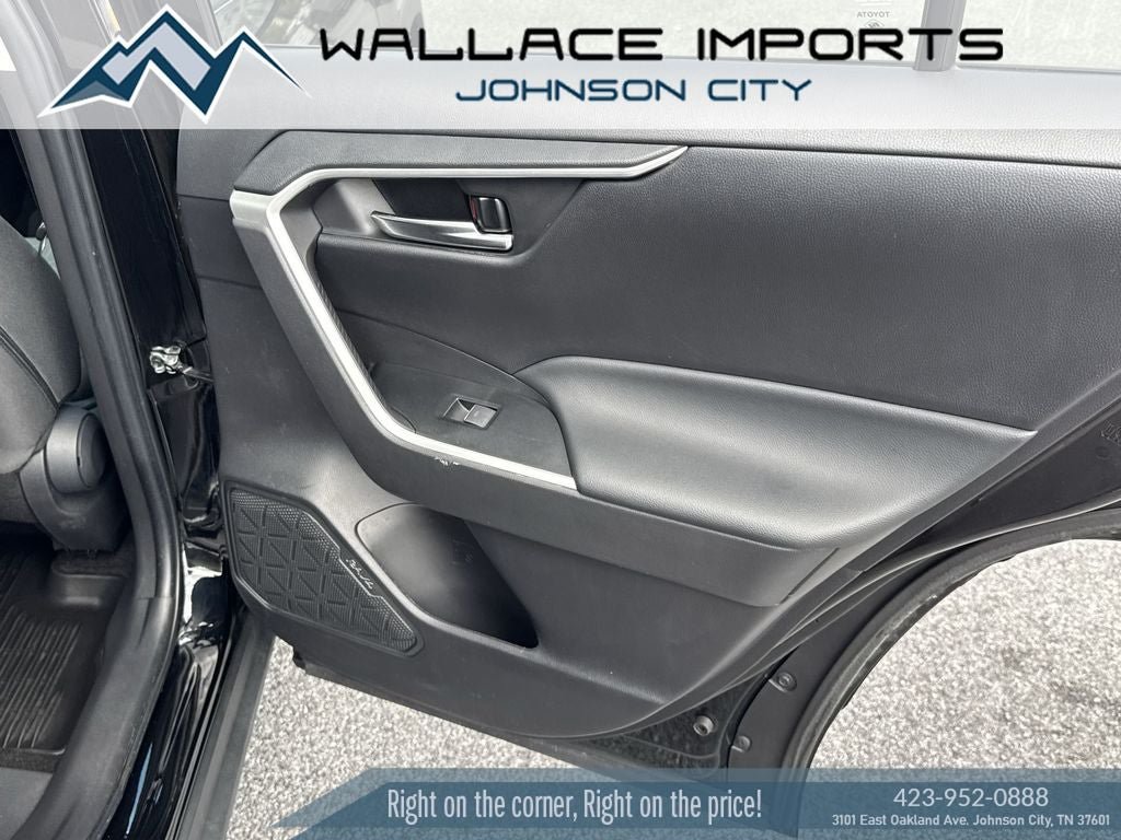 Used 2023 Toyota RAV4 XLE AWD/4WD image 39