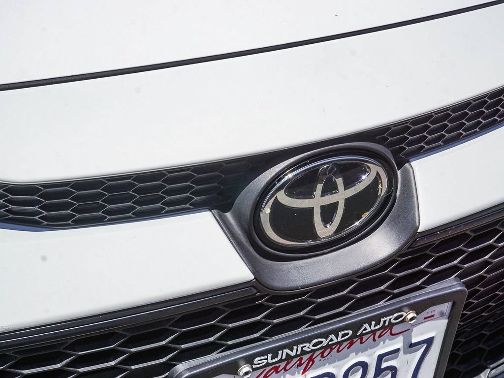 Used 2021 Toyota Corolla LE w/ Carpet Mat Package (TMS) FWD image 11