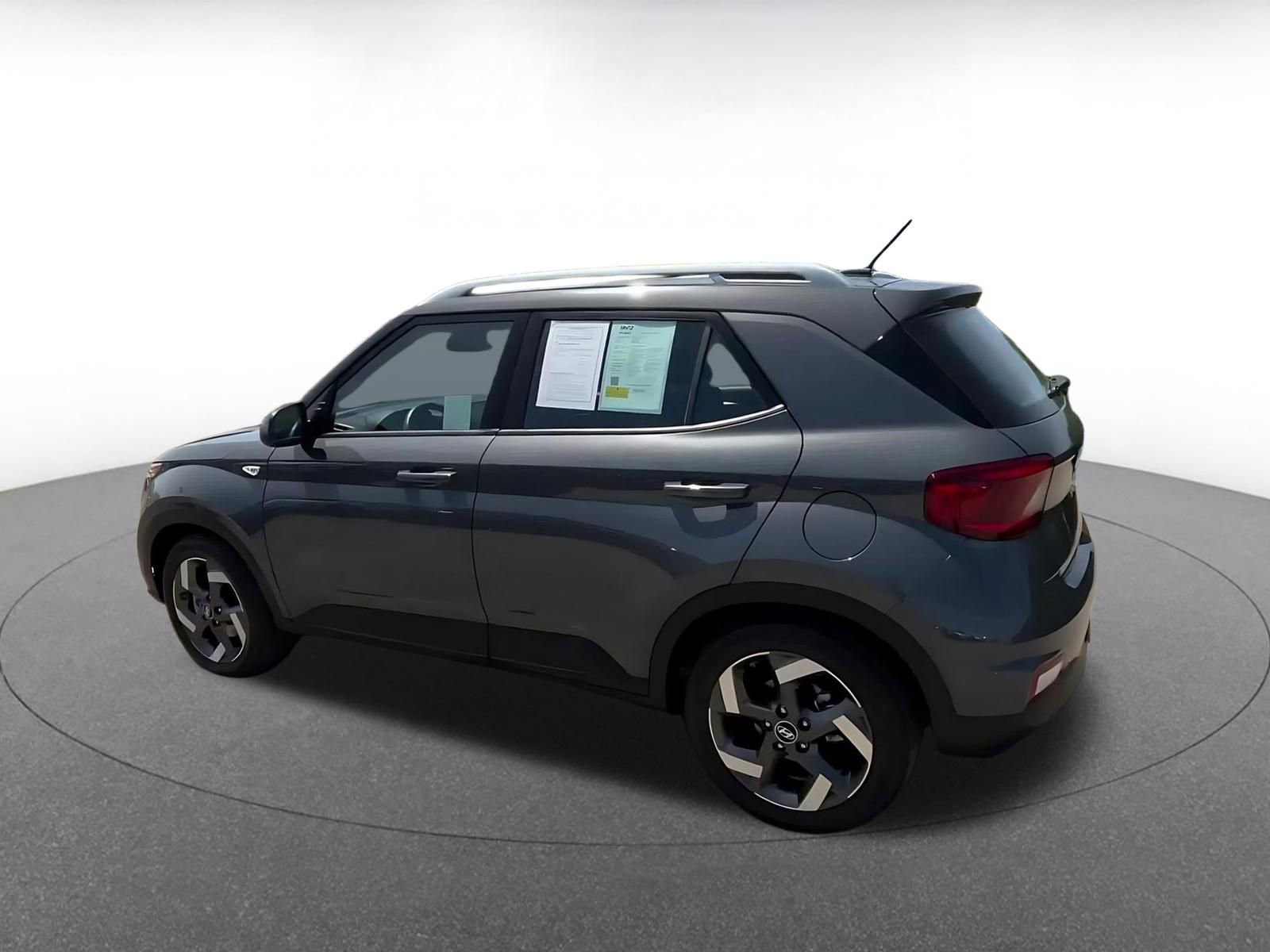 Used 2025 Hyundai Venue SEL image 10