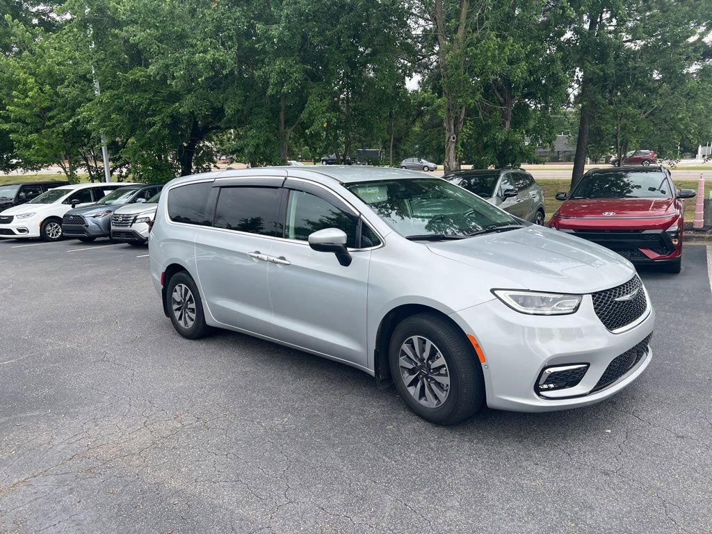 Used 2023 Chrysler Pacifica Touring-L FWD image 8