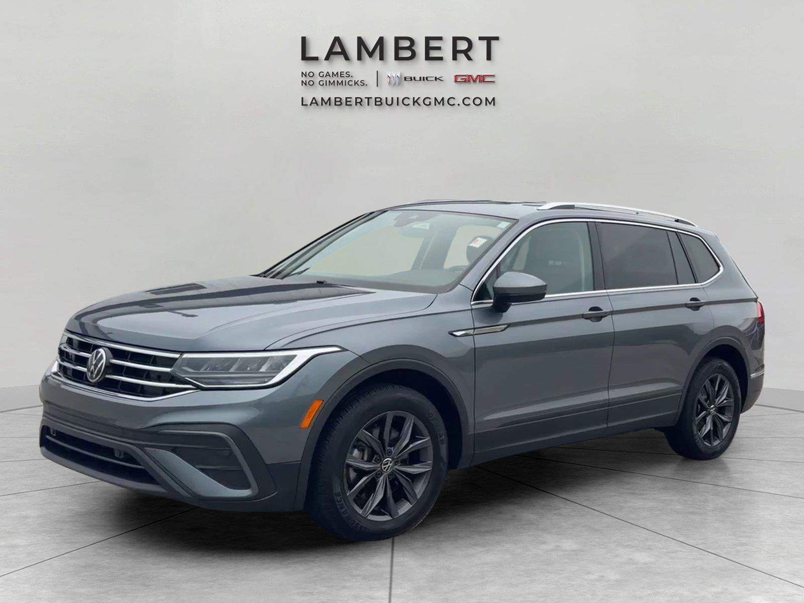 Used 2023 Volkswagen Tiguan SE AWD/4WD image 1