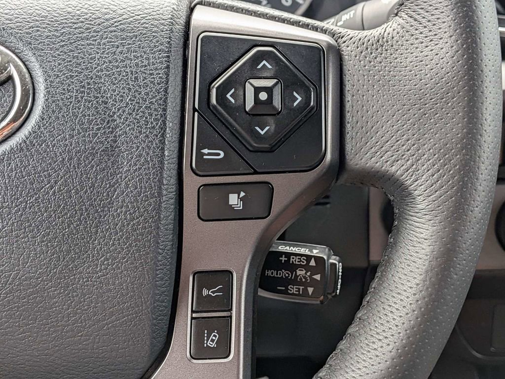 Used 2018 Toyota Tacoma TRD Off-Road image 25