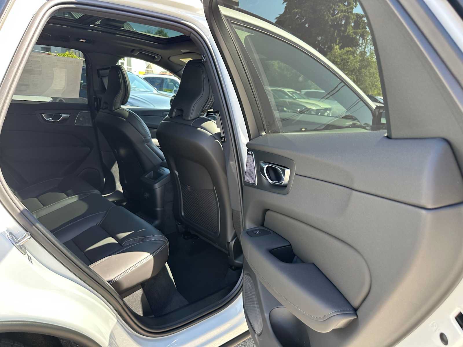 New 2026 Volvo XC60 T8 Ultra w/ Protection Package Premier AWD/4WD image 13