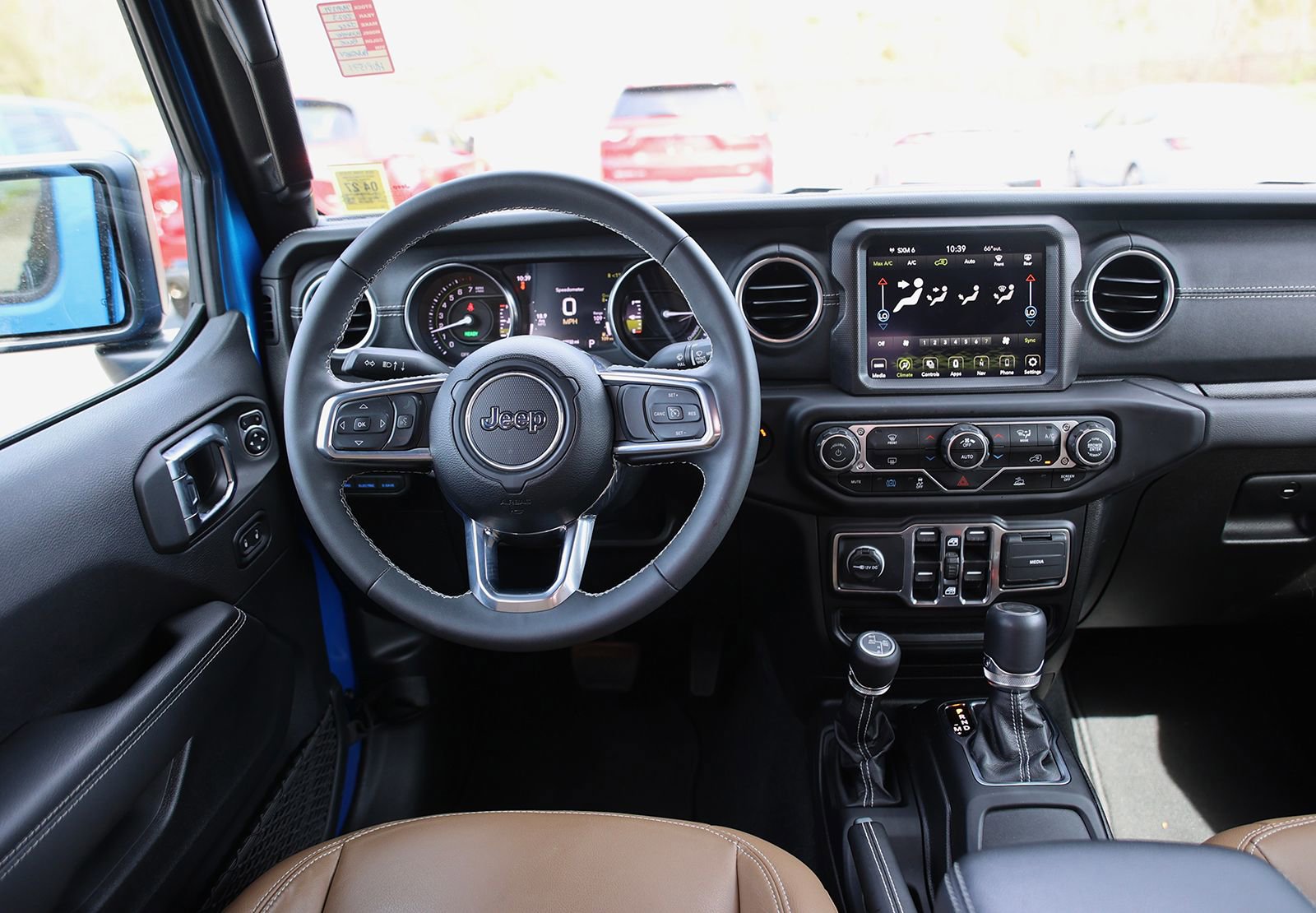 Used 2023 Jeep Wrangler Unlimited Sahara AWD/4WD image 17