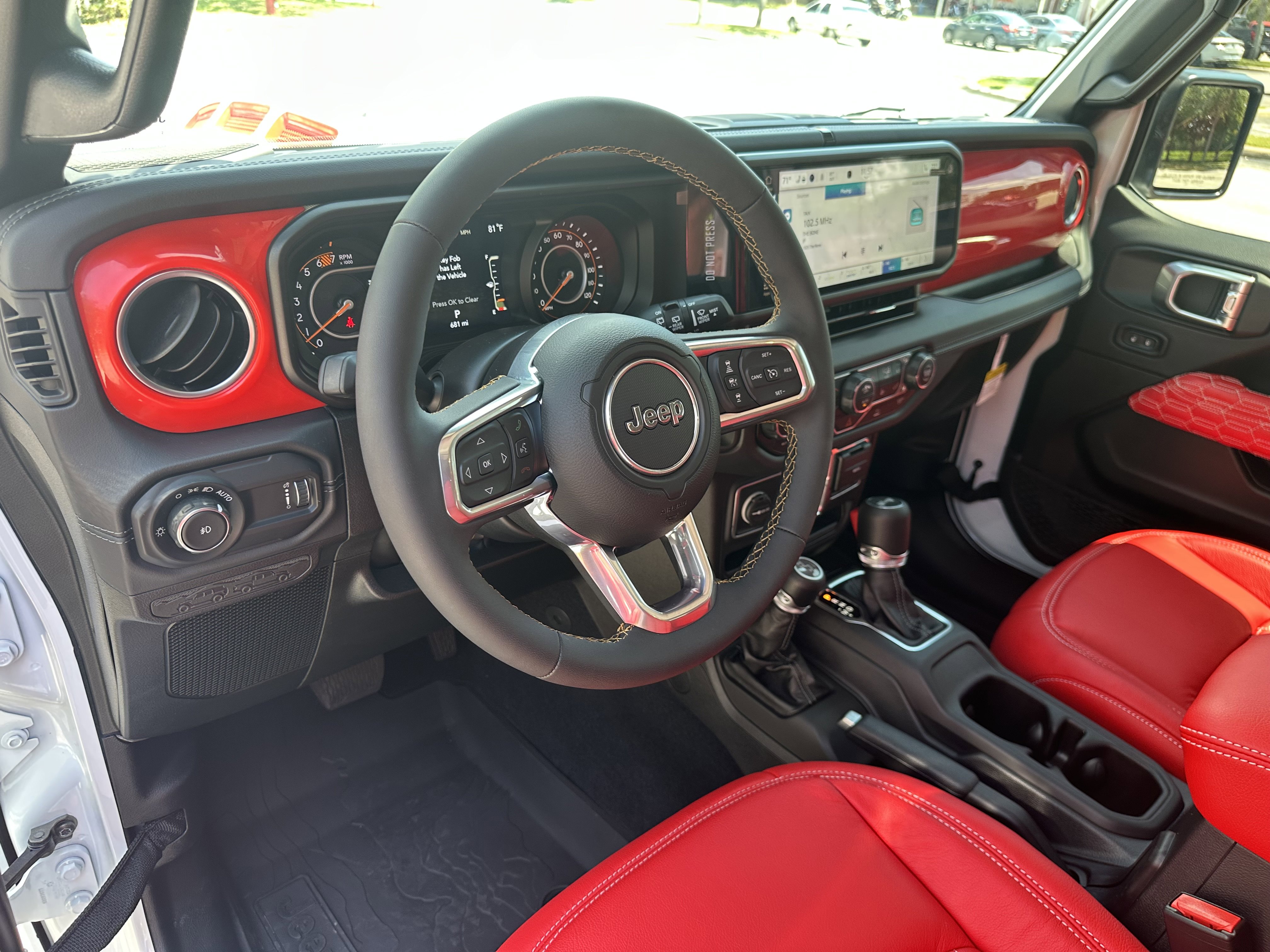 Used 2025 Jeep Wrangler Unlimited Sahara image 19