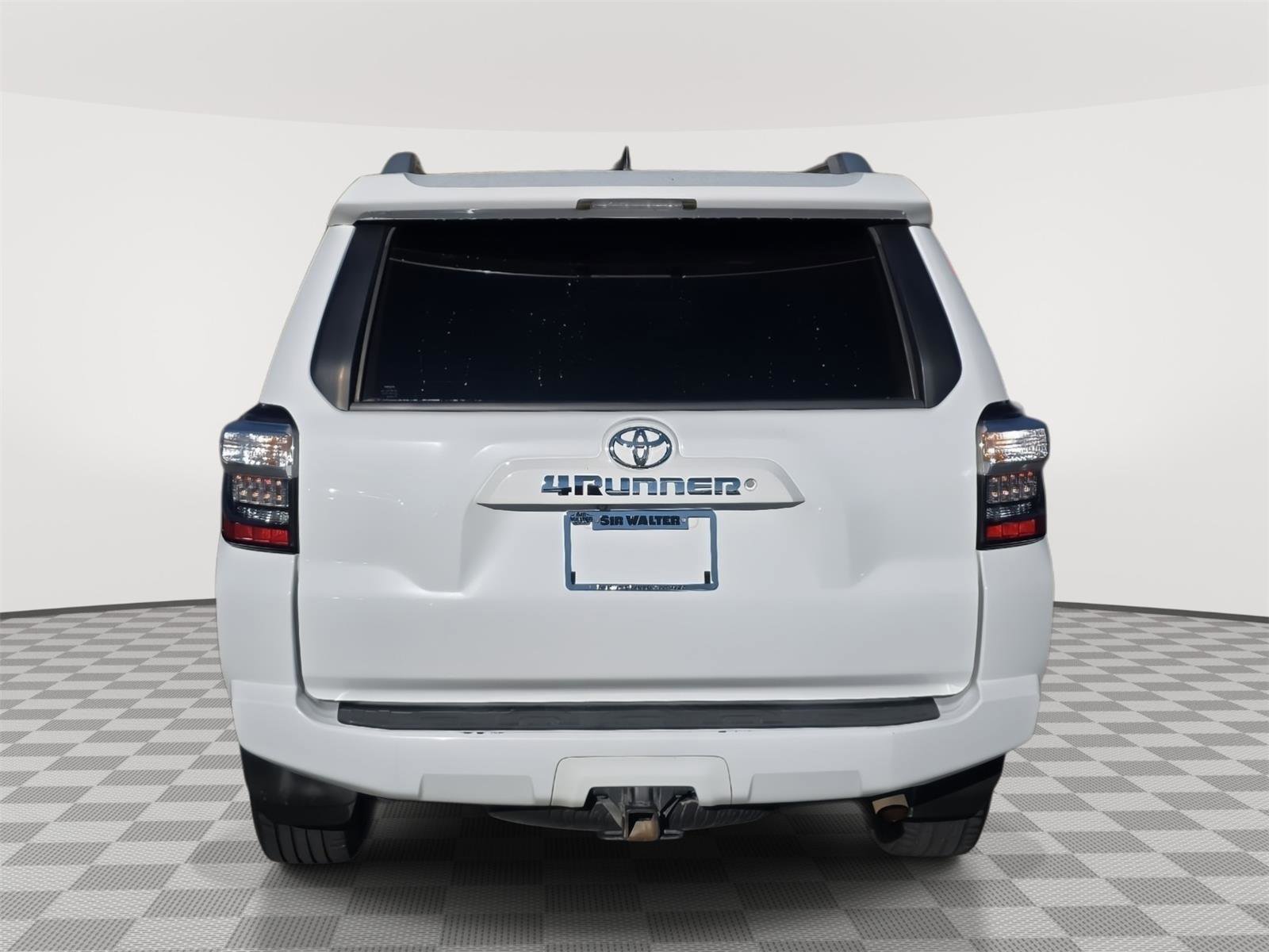 Used 2016 Toyota 4Runner SR5 image 6