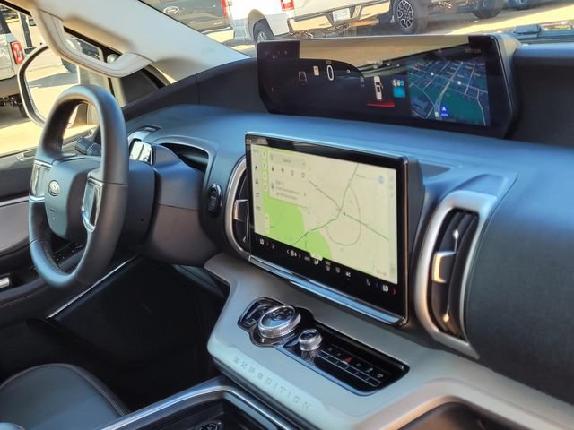 Used 2025 Ford Expedition Active RWD image 11