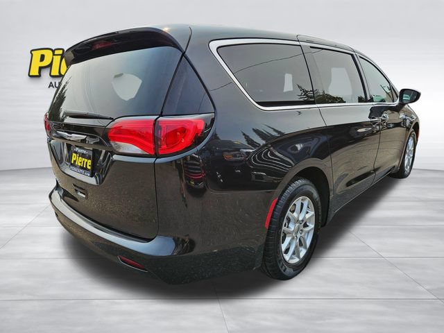 Used 2023 Chrysler Voyager LX FWD image 5