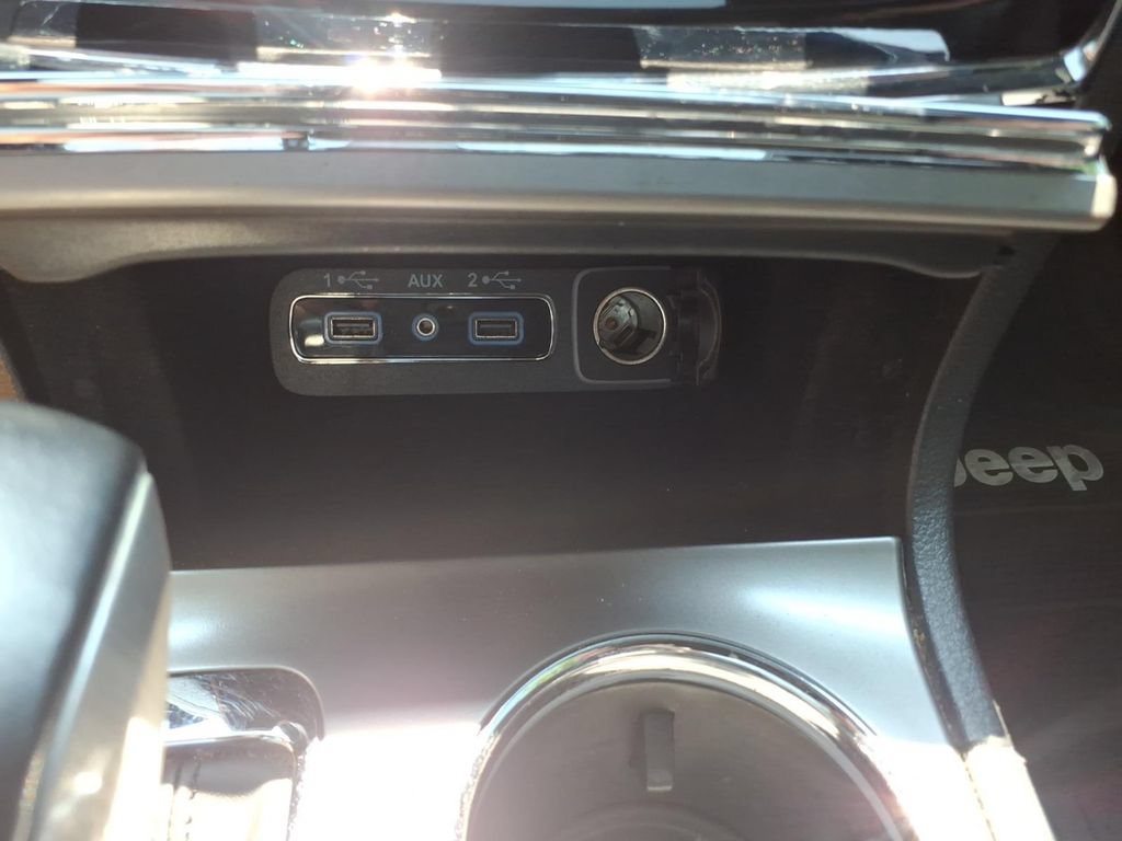 Used 2020 Jeep Grand Cherokee Altitude RWD image 24