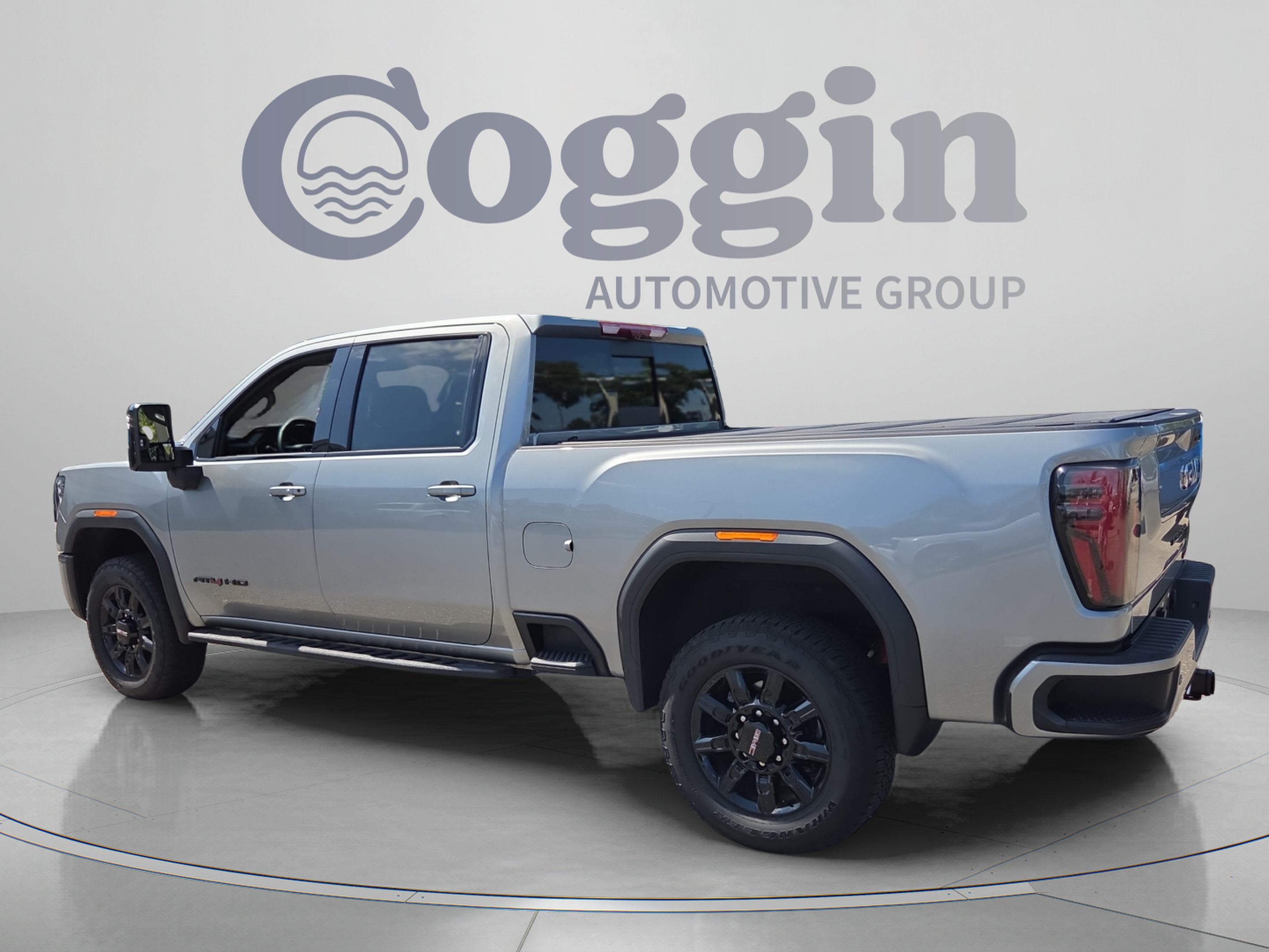 Used 2026 GMC Sierra 2500 AT4 w/ AT4 Premium Plus Package AWD/4WD image 3