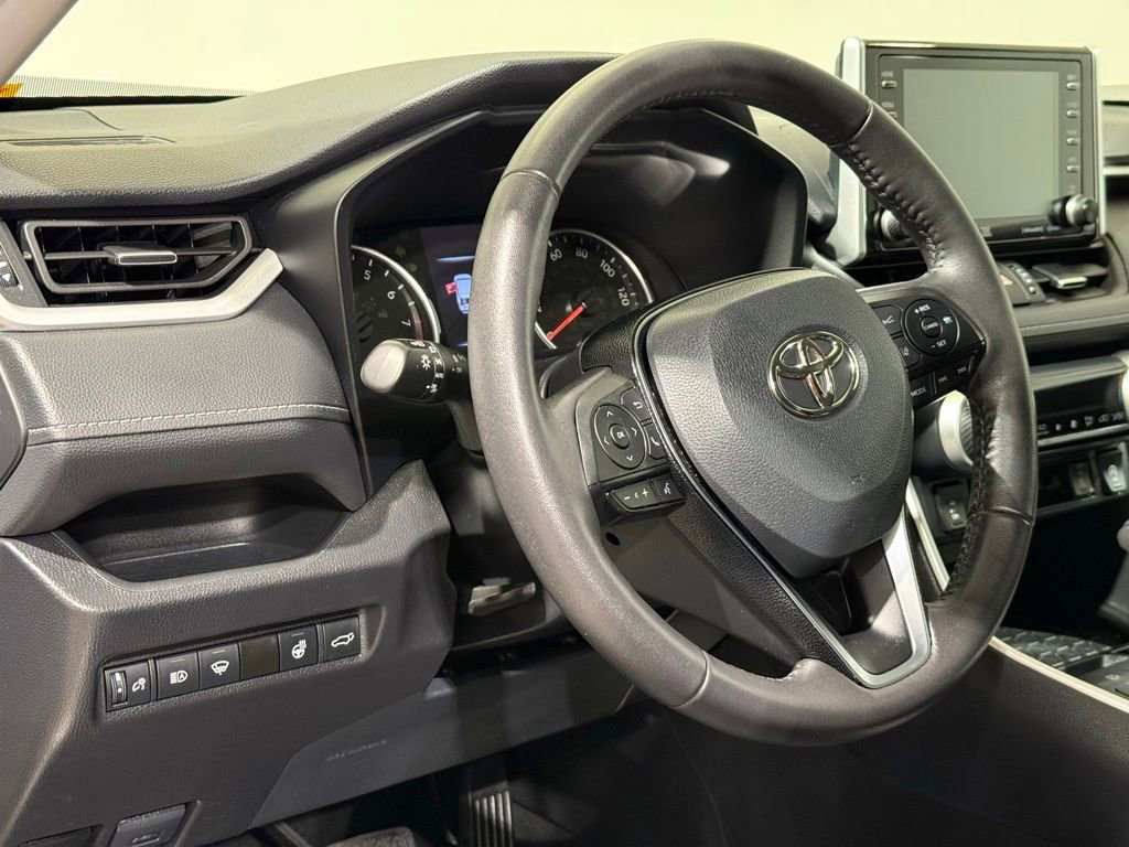 Used 2021 Toyota RAV4 XLE Premium AWD/4WD image 17