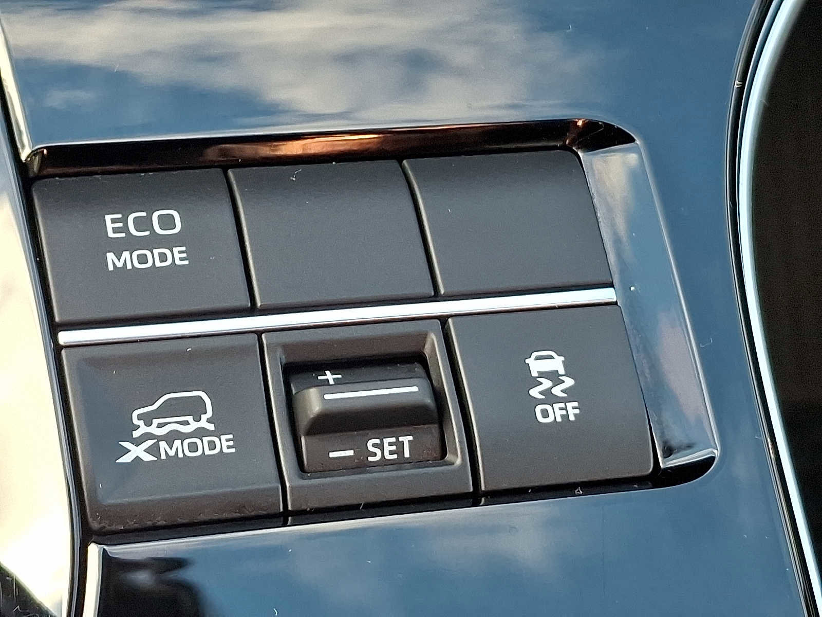 Used 2025 Toyota bZ4X AWD image 27