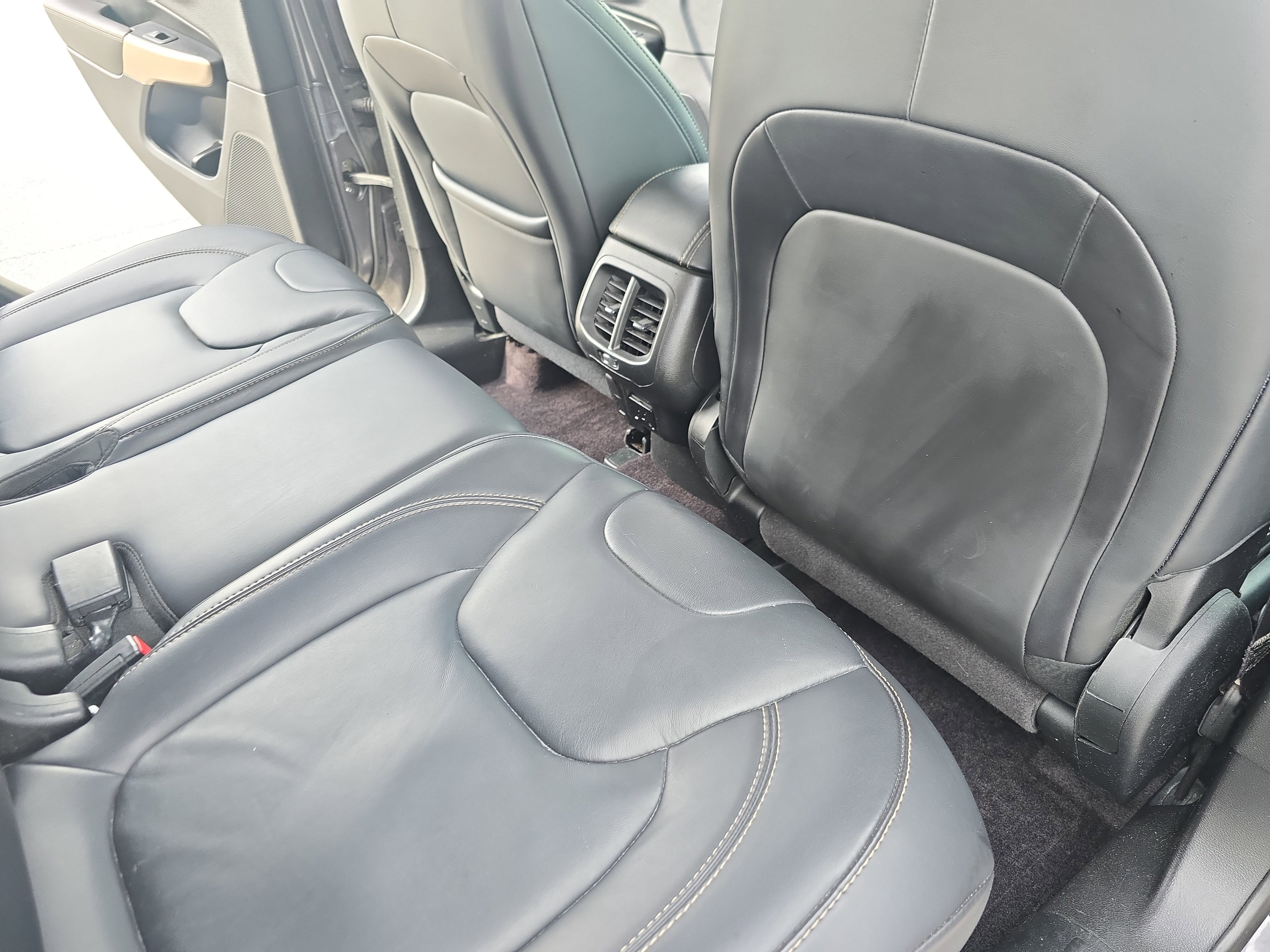 Used 2017 Jeep Cherokee Limited image 11