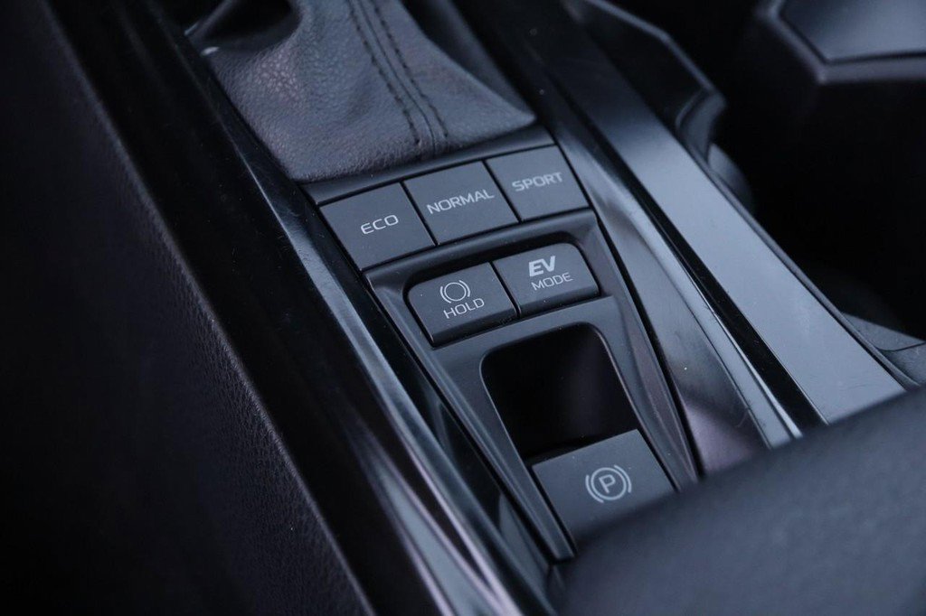 Used 2025 Toyota Camry LE image 18