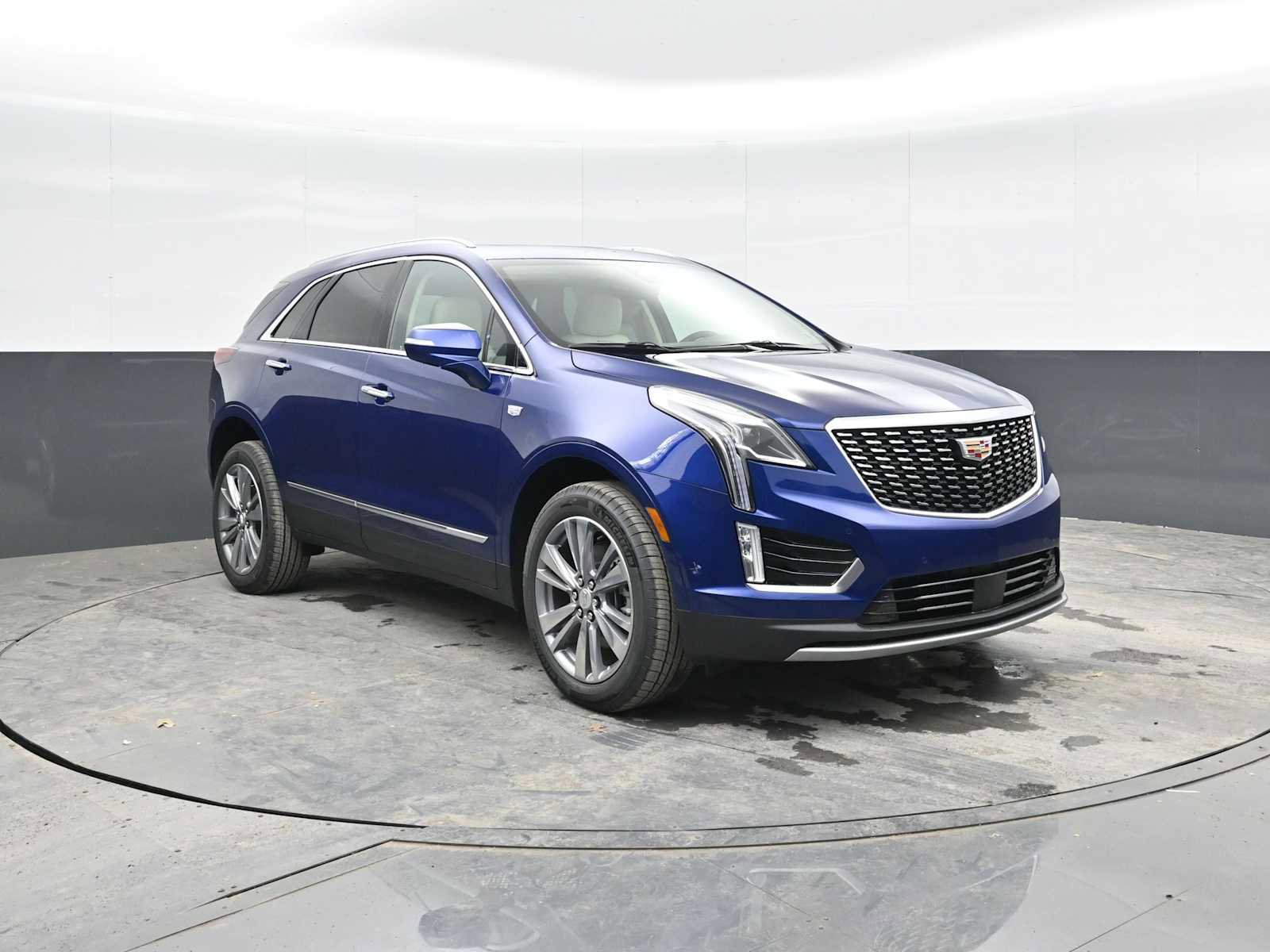 New 2025 Cadillac XT5 Premium Luxury w/ Technology Package