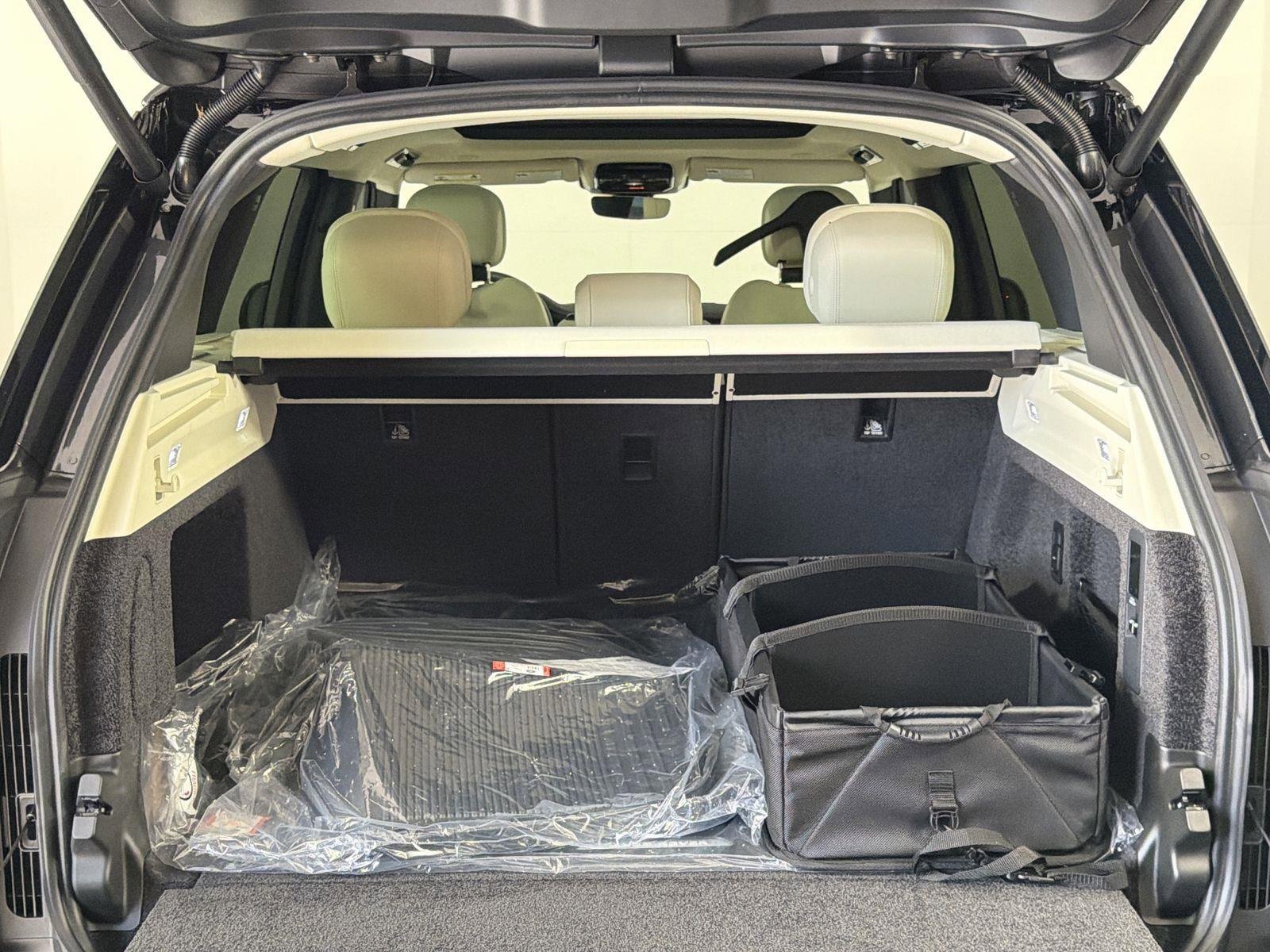 New 2025 Land Rover Range Rover SE image 29