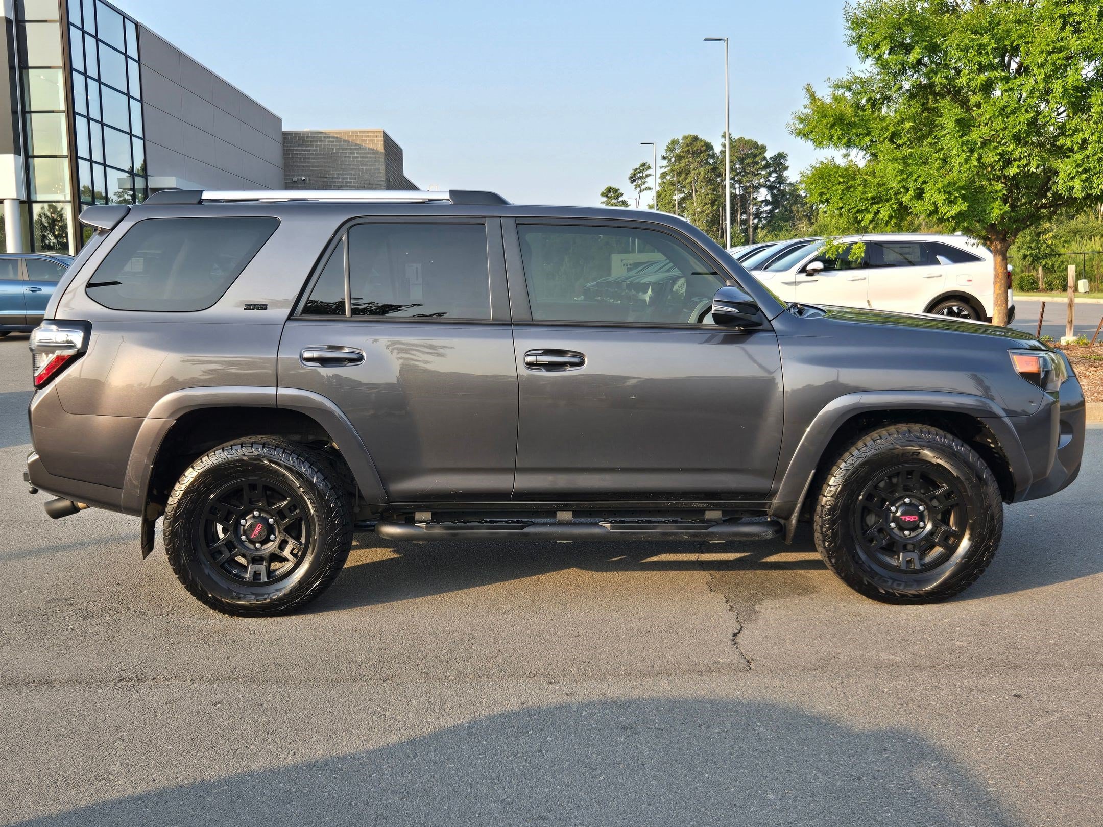 Used 2020 Toyota 4Runner SR5 Premium w/ Moonroof Package RWD image 8