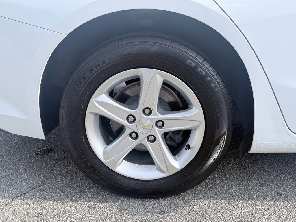 Used 2021 Chevrolet Malibu LS FWD image 33