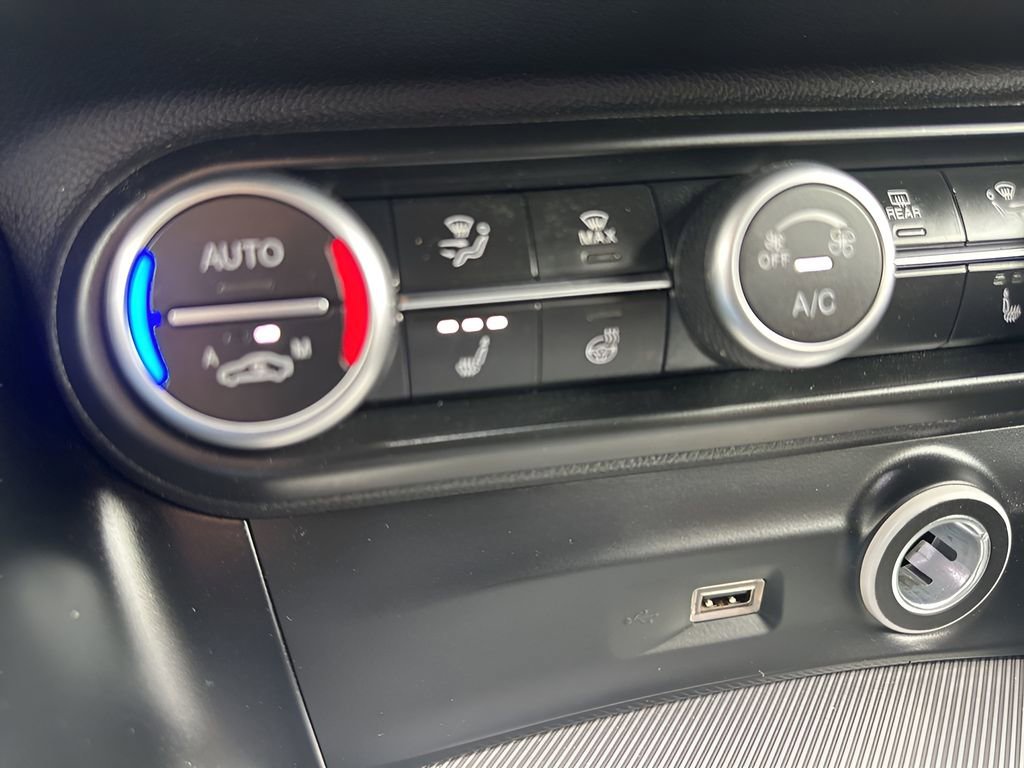 Used 2022 Alfa Romeo Stelvio Veloce image 28