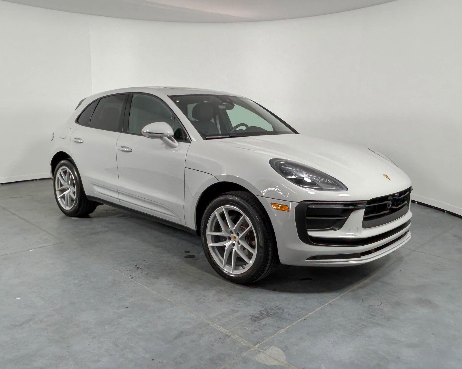 Used 2024 Porsche Macan image 9