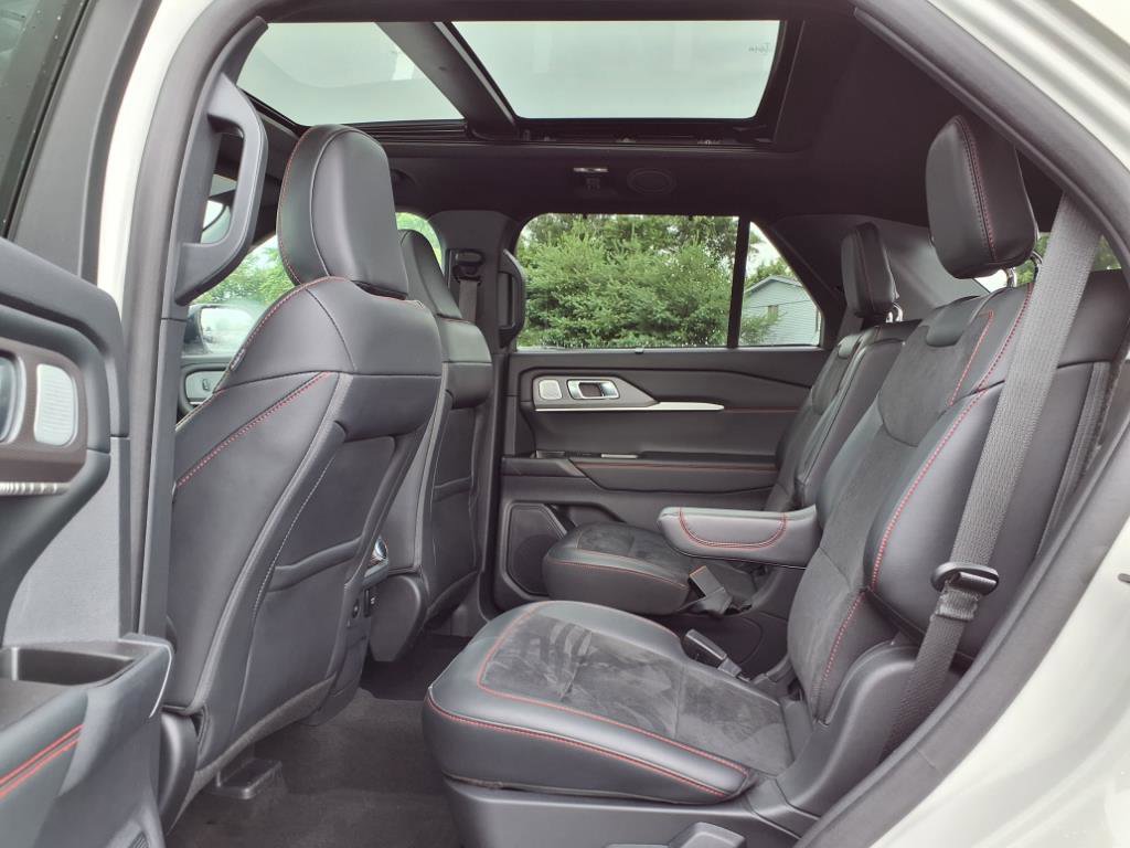 Used 2025 Ford Explorer ST image 25