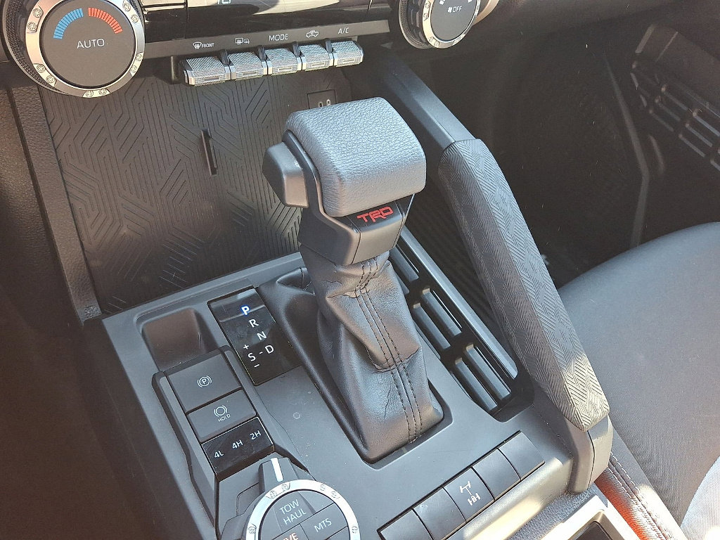 Used 2025 Toyota Tacoma TRD Off-Road image 15