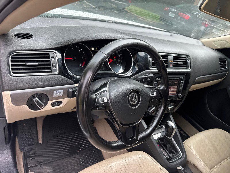 Used 2015 Volkswagen Jetta TDI SE FWD image 16