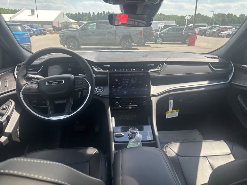 New 2025 Jeep Grand Cherokee Limited AWD/4WD image 24