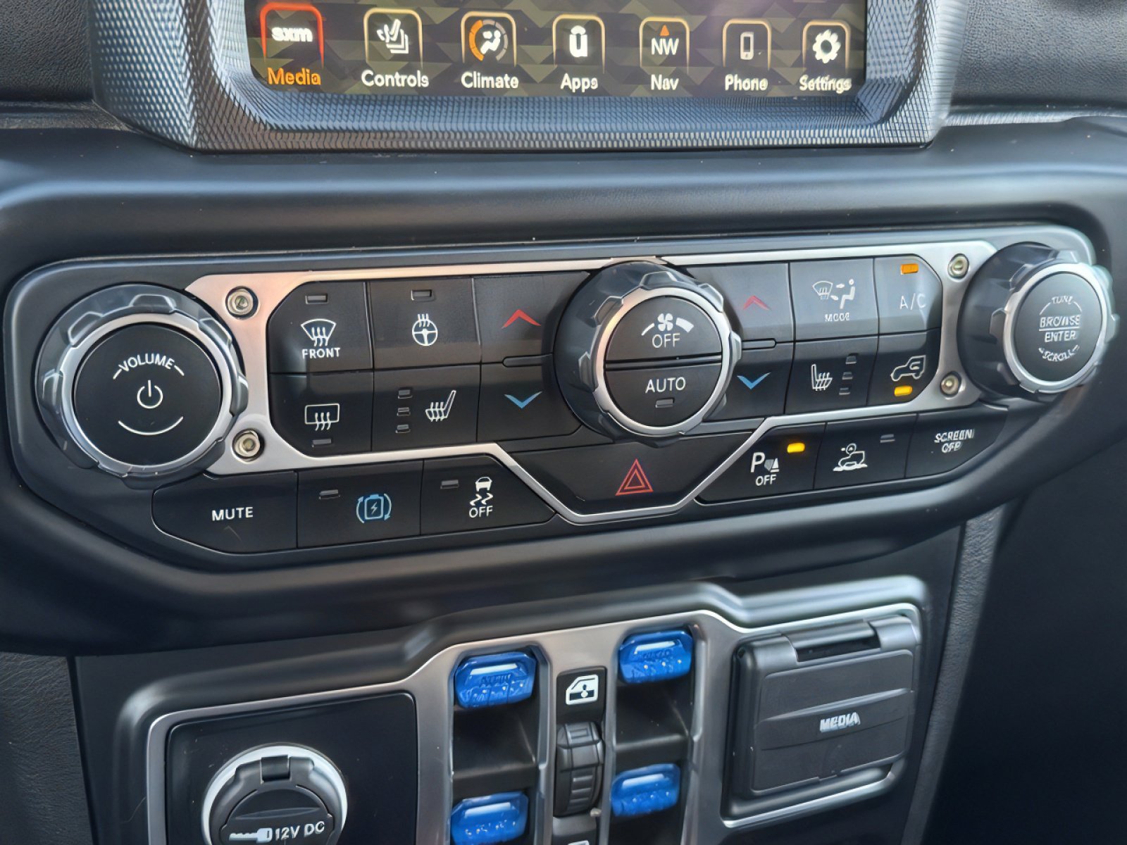 Used 2021 Jeep Wrangler Unlimited Sahara w/ Cold Weather Group image 27