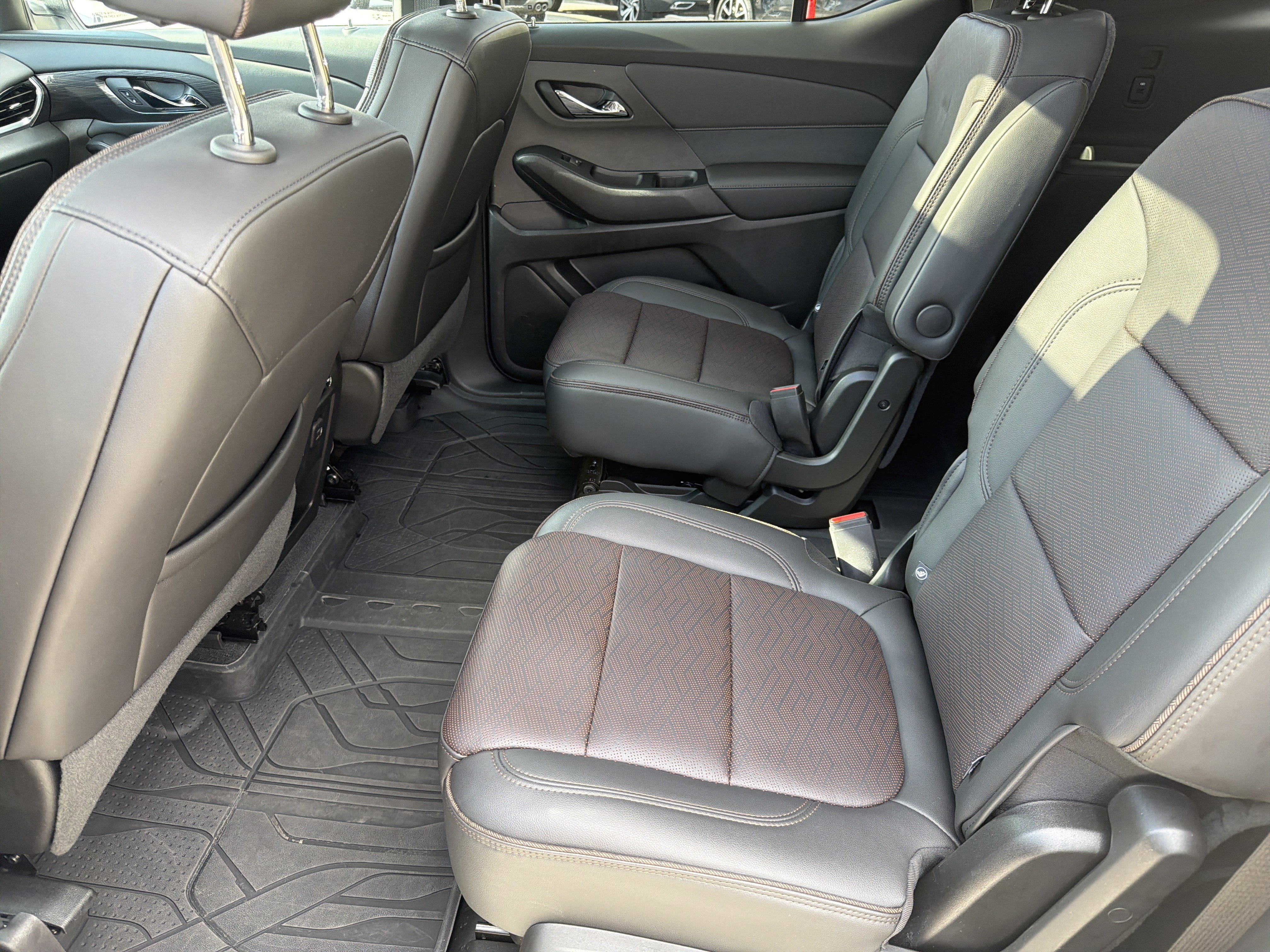 Certified 2023 Chevrolet Traverse High Country image 36