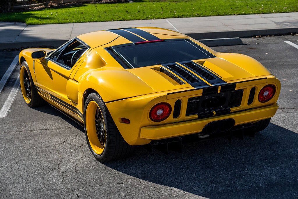 Used 2006 Ford GT RWD image 16