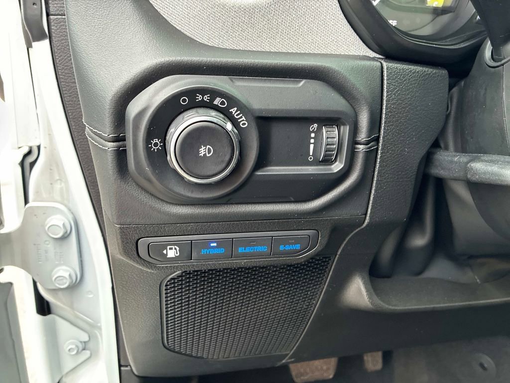 Certified 2025 Jeep Wrangler Unlimited Sahara w/ Safety Group image 24