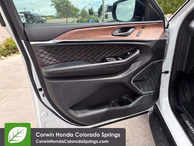 Used 2023 Jeep Grand Cherokee Summit w/ Advanced Protech Group IV AWD/4WD image 11