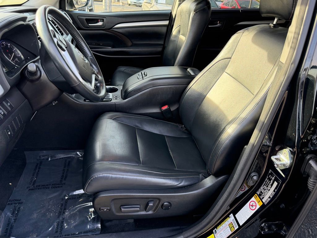 Used 2017 Toyota Highlander XLE image 19